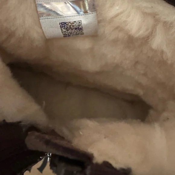 UGG Adri Classic Mini Suede Fur Lined Zip Boot. Boy. Girl. Unisex. Size: 4 - Picture 6 of 12